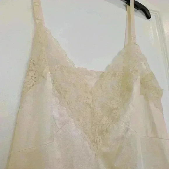 Vintage classic slip off white with Lacey  trim size medium - Picture 4 of 10